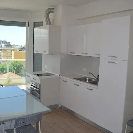 Empire アパート カットーリカ